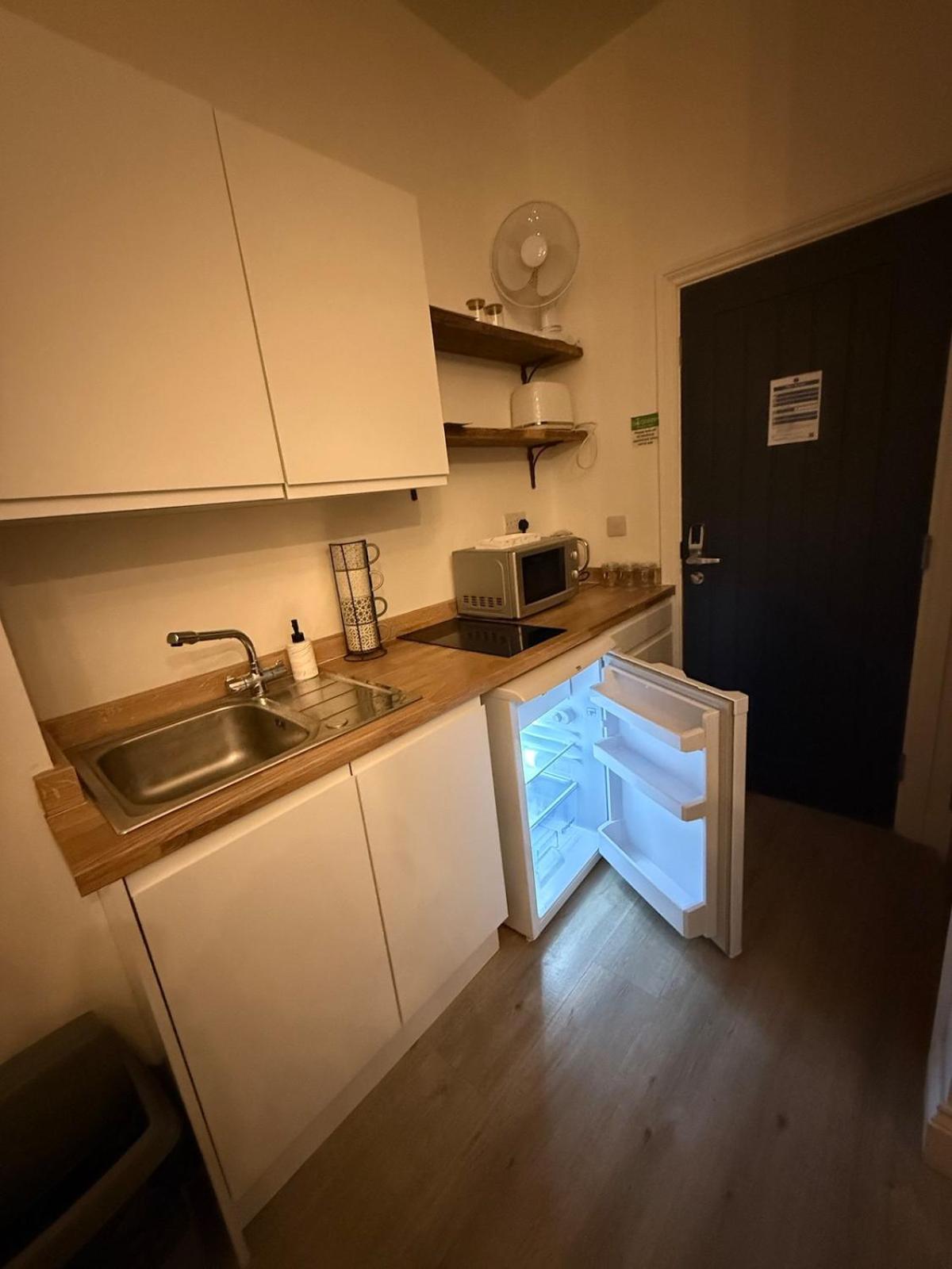 Seaside Studio Apartment Weston-super-Mare Luaran gambar